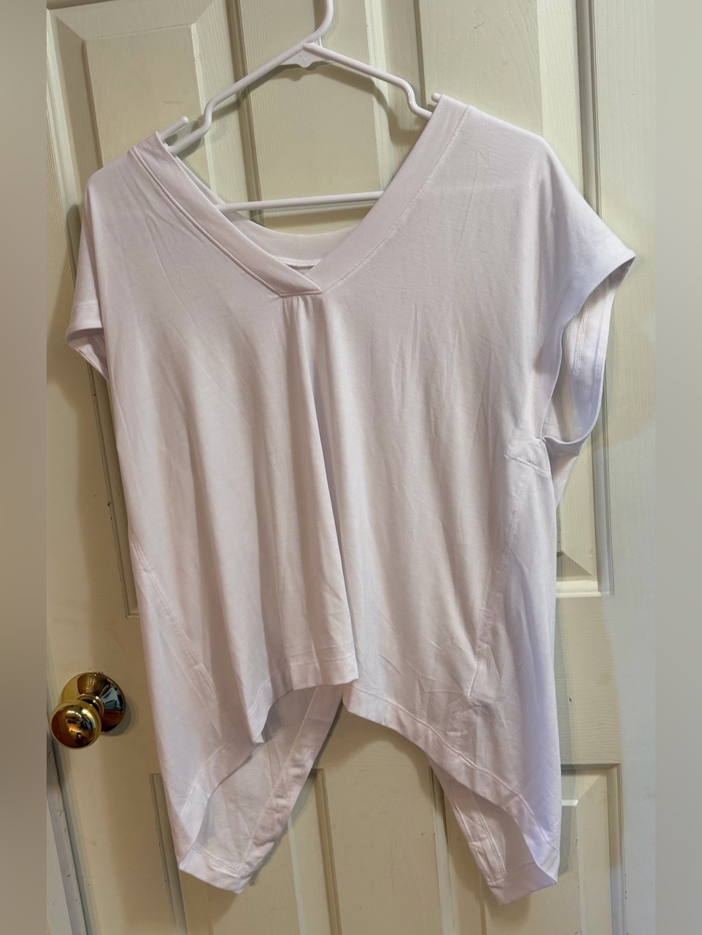 Athleta Hi-Low Asymmetrical V-Neck White Short Sleeve Athletic Top | M - Picture 1 of 12